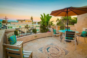 Steps to the boardwalk & beach with AC, WiFi, spacious deck, prime location